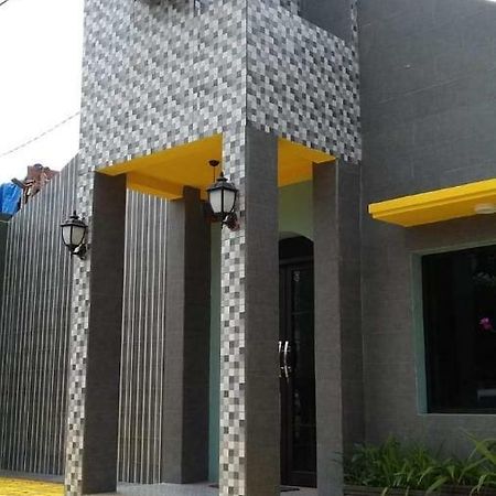 Isro Guesthouse Syariah Kepanjen 외부 사진